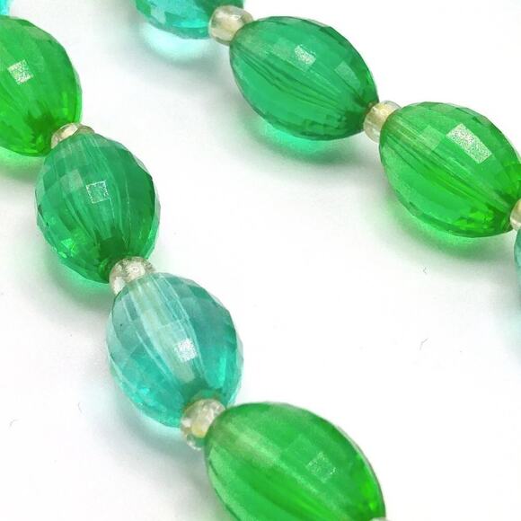 Vintage 1950s Lucite Faceted Green Blue-Green Beaded Necklace, Length 26 Inches - Picture 8 of 11